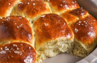 Herby Garlic Dinner Rolls – Spend ...