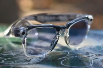 Apple eyes the long run with good glasse...