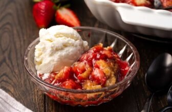 Strawberry Cobbler (Simple & Juicy!...