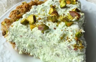 OLD FASHIONED PISTACHIO PIE (Watergate P...